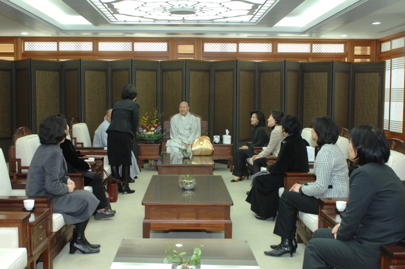 2010.01.13_한나라당 서울지역부인회 예방 (6)